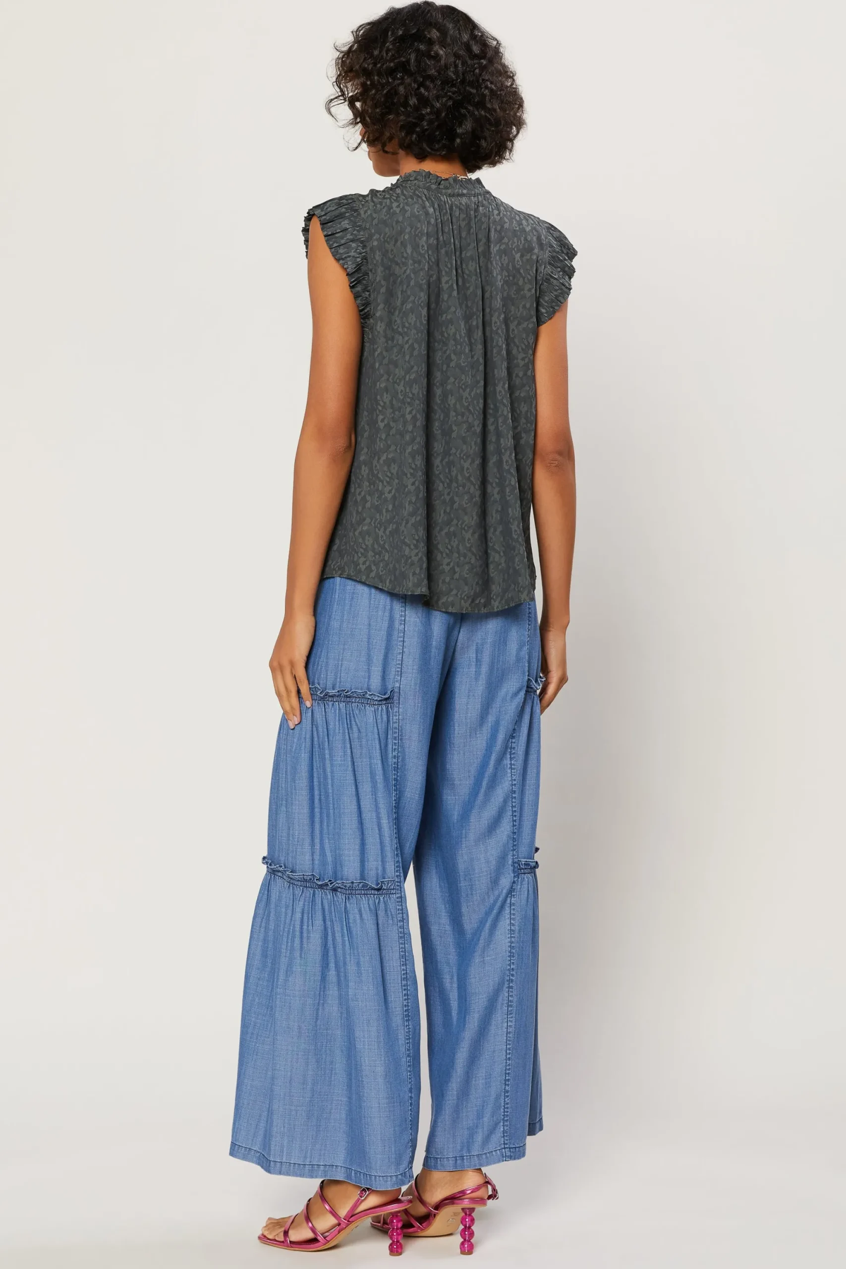 Current Air Sleeveless Tops | Short Sleeve Tops-Margot Jacquard Pleated Sleeve Blouse DARKOLIVE